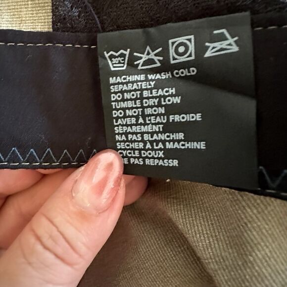 Billabong ~ Mens Hybrid Shorts ~ size 42 ~ two side pockets ~ back pockets - Picture 10 of 12